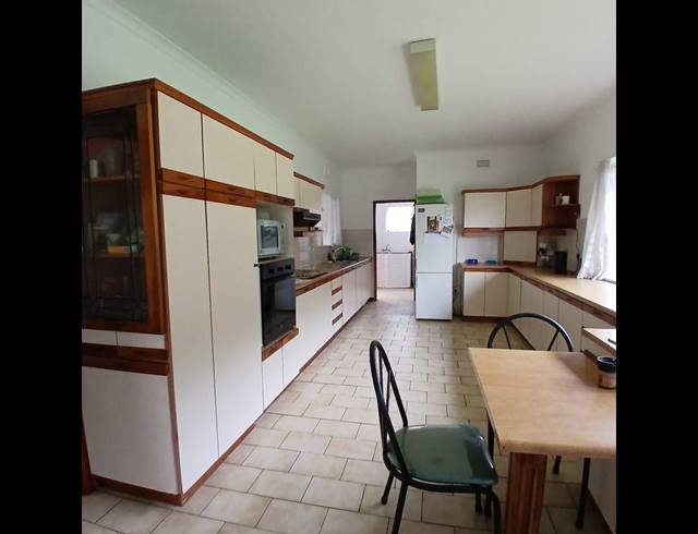 4 BEDROOM HOUSE FOR SALE IN YELLOWWOOD PARK